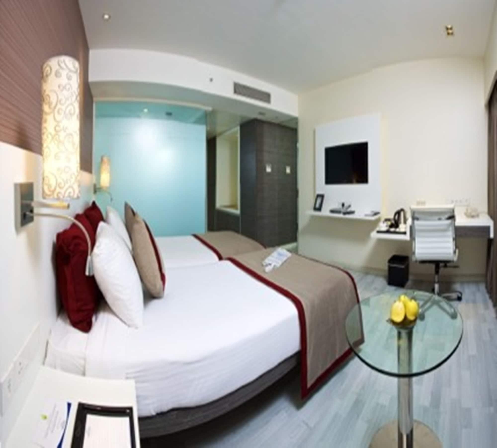 Majestic Court Sarovar Portico Navi Mumbai Zewnętrze zdjęcie