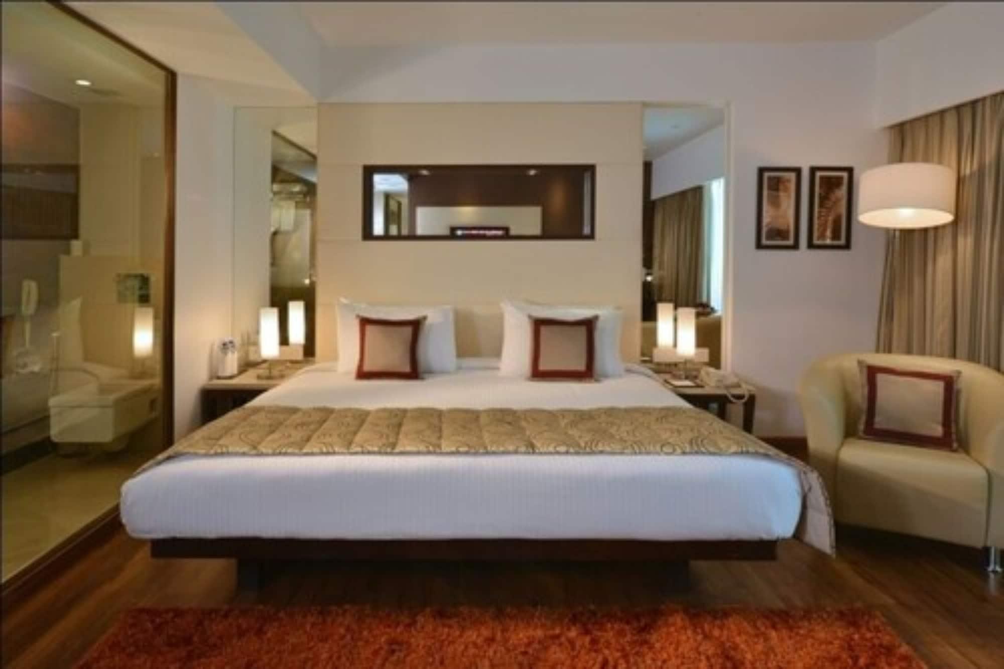 Majestic Court Sarovar Portico Navi Mumbai Zewnętrze zdjęcie