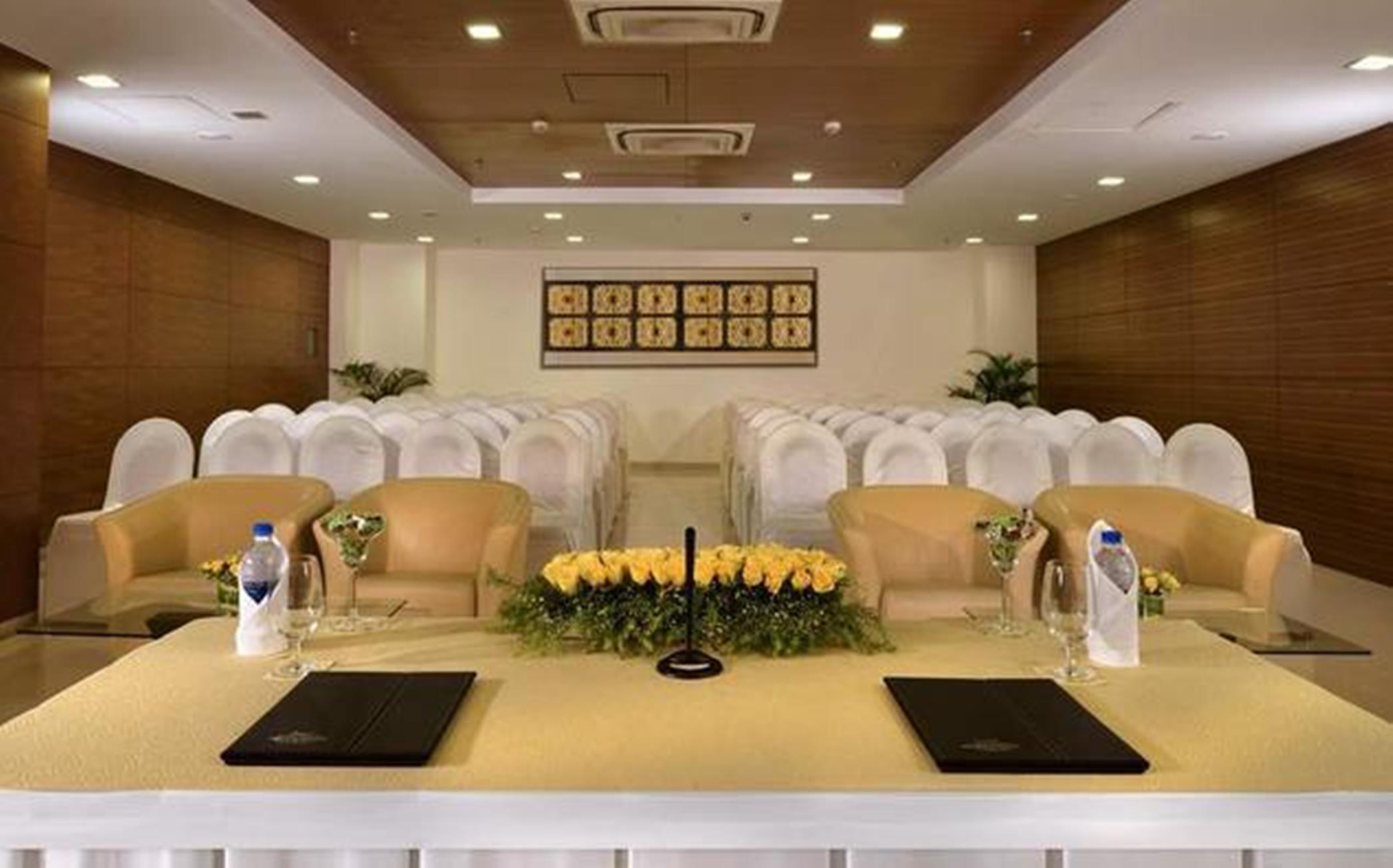 Majestic Court Sarovar Portico Navi Mumbai Zewnętrze zdjęcie