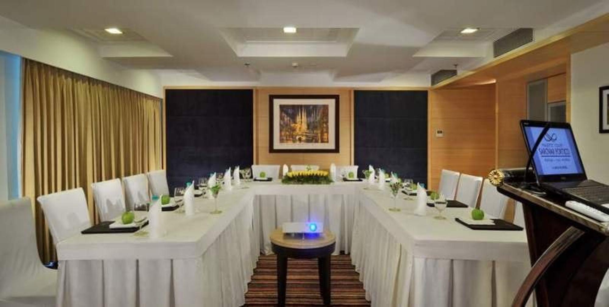Majestic Court Sarovar Portico Navi Mumbai Zewnętrze zdjęcie