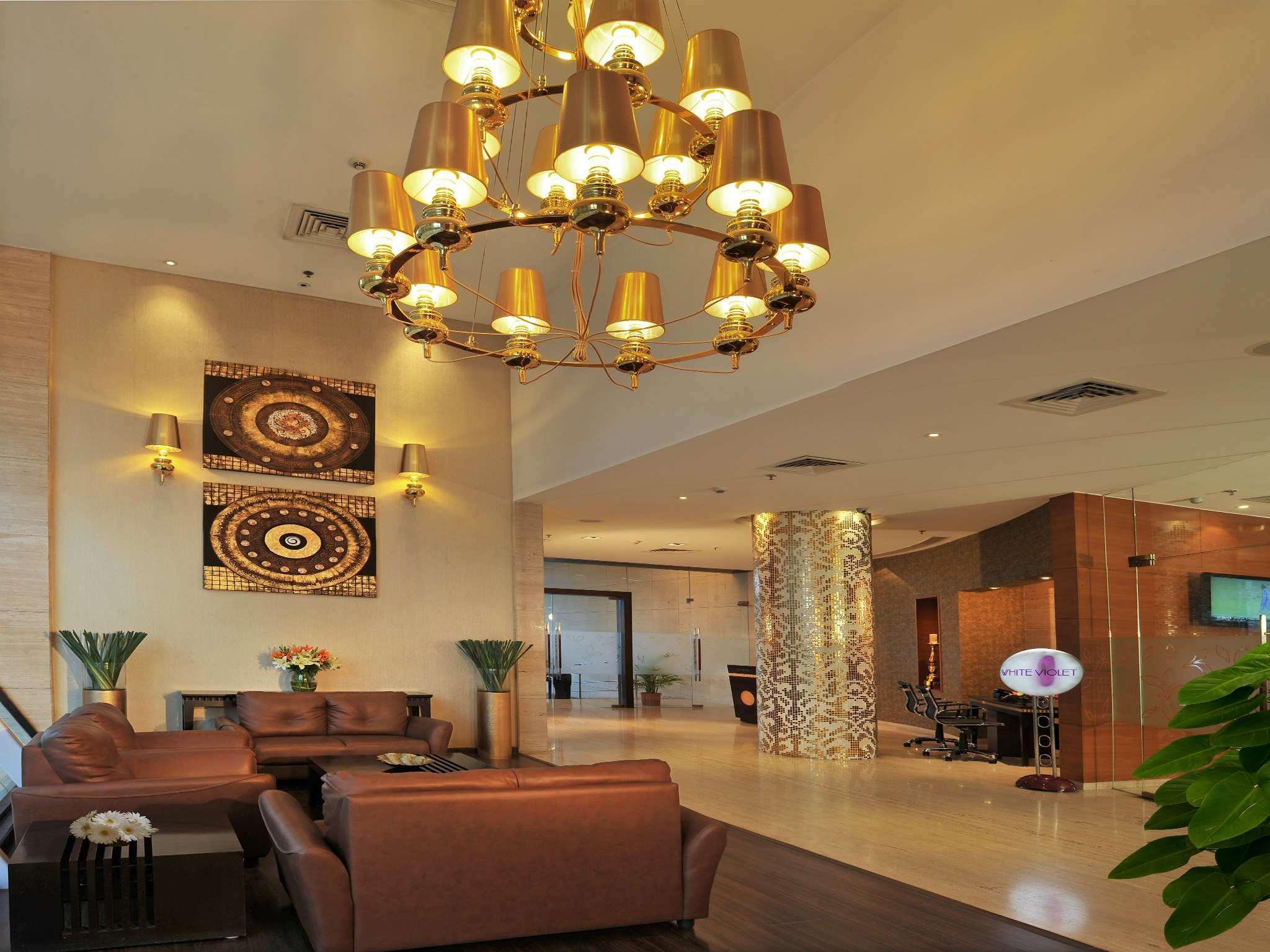 Majestic Court Sarovar Portico Navi Mumbai Zewnętrze zdjęcie