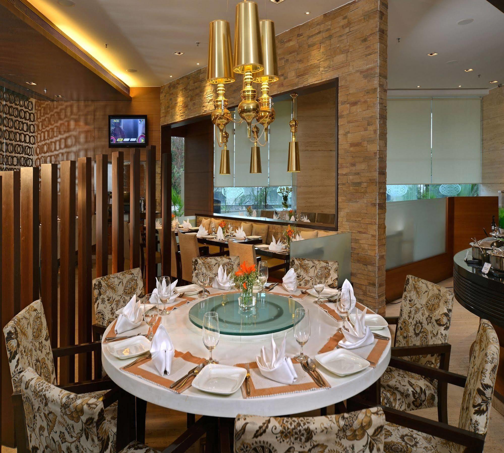 Majestic Court Sarovar Portico Navi Mumbai Zewnętrze zdjęcie