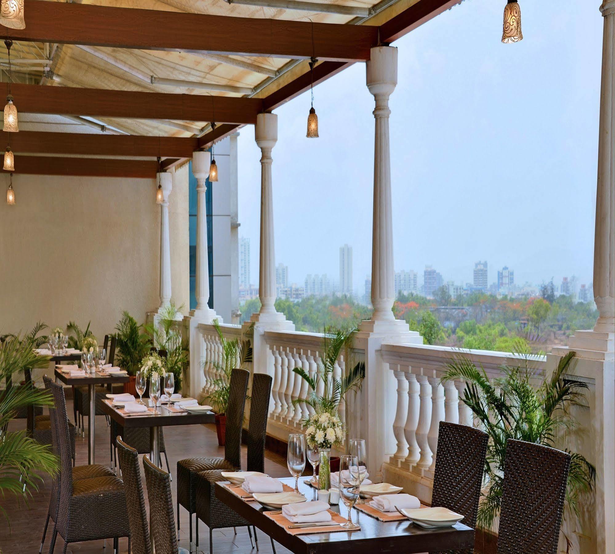 Majestic Court Sarovar Portico Navi Mumbai Zewnętrze zdjęcie