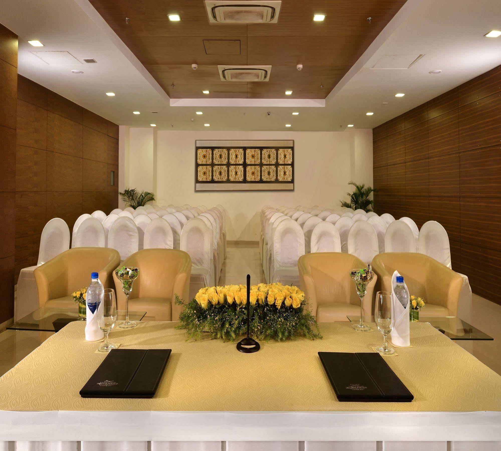 Majestic Court Sarovar Portico Navi Mumbai Zewnętrze zdjęcie