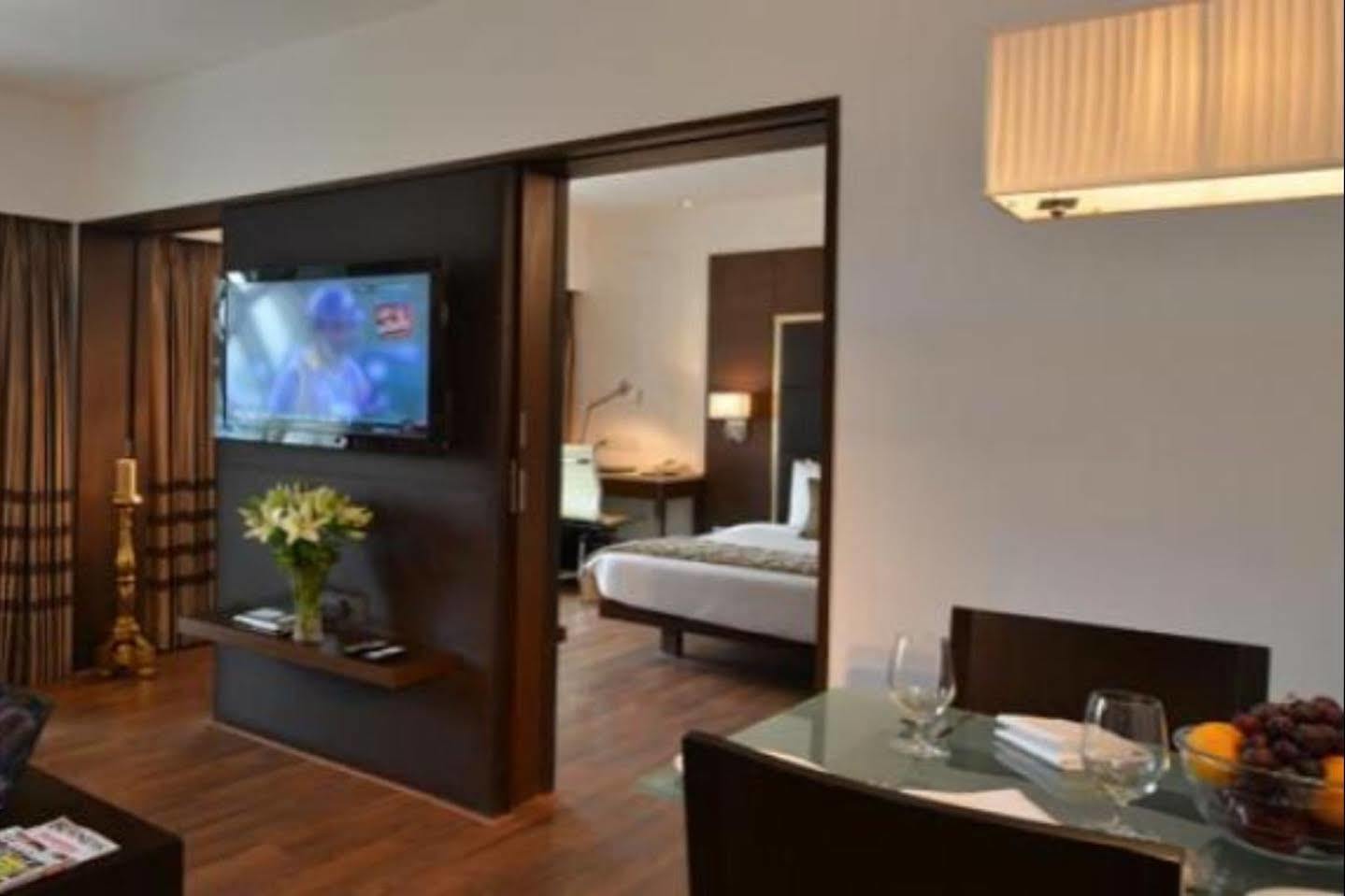 Majestic Court Sarovar Portico Navi Mumbai Zewnętrze zdjęcie