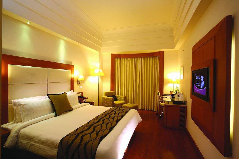 Majestic Court Sarovar Portico Navi Mumbai Zewnętrze zdjęcie