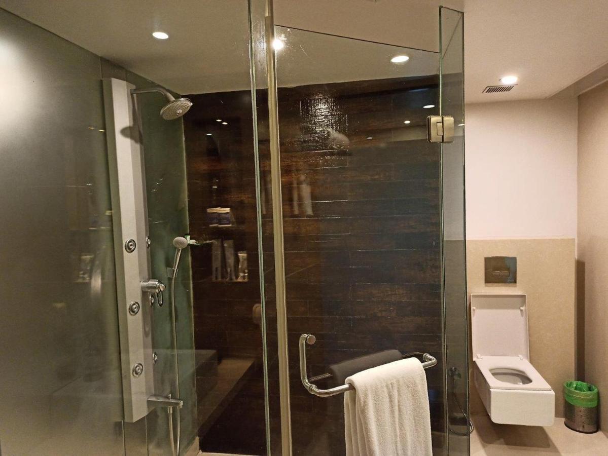 Majestic Court Sarovar Portico Navi Mumbai Zewnętrze zdjęcie